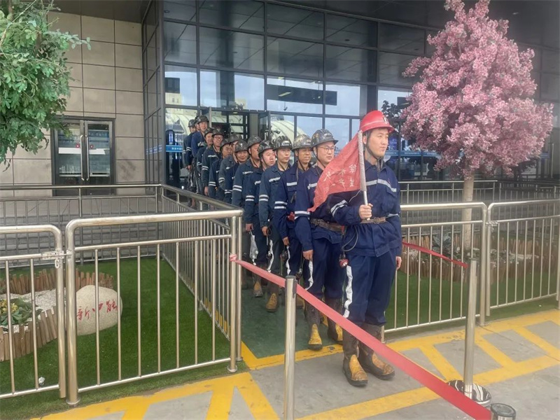 喜訊！中能袁大灘煤礦綜采一隊(duì)獲2023年陜西省能源化學(xué)地質(zhì)工會(huì)“工人先鋒號(hào)”榮譽(yù)稱號(hào)（4）.jpg