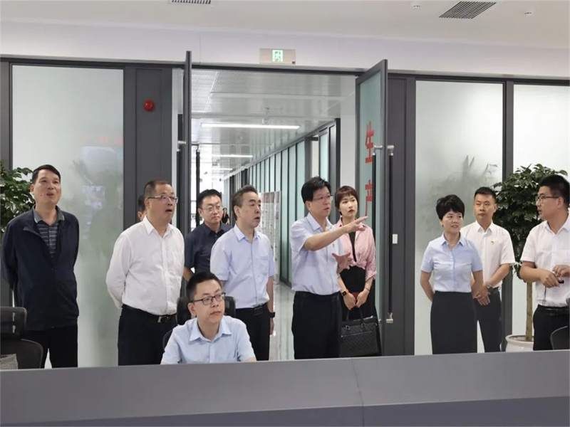 陜煤集團審計部黨支部與公司機關(guān)經(jīng)營黨支部開展聯(lián)合主題黨日活動.jpg